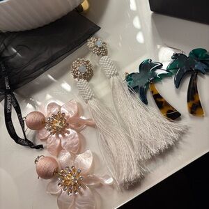 Earrings bundle 

Express